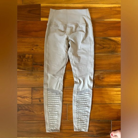 ALO Yoga Gray Ribbed Leggings - Picture 2 of 4